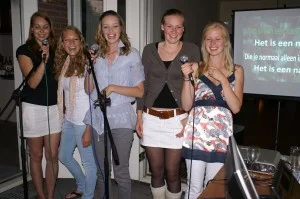 Karaoke met de drive in show Holding de Riddim Entertainment